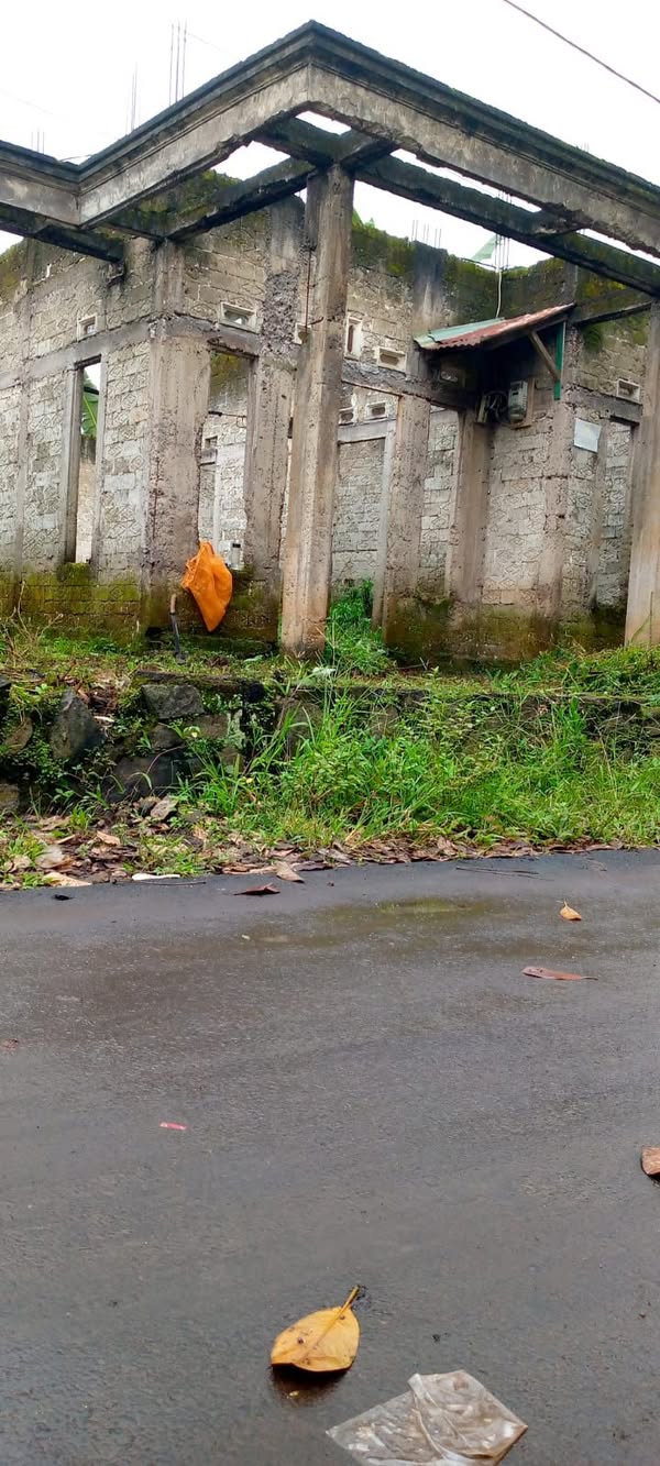 Rumah Setengah Jadi Cipatat Rajamandala