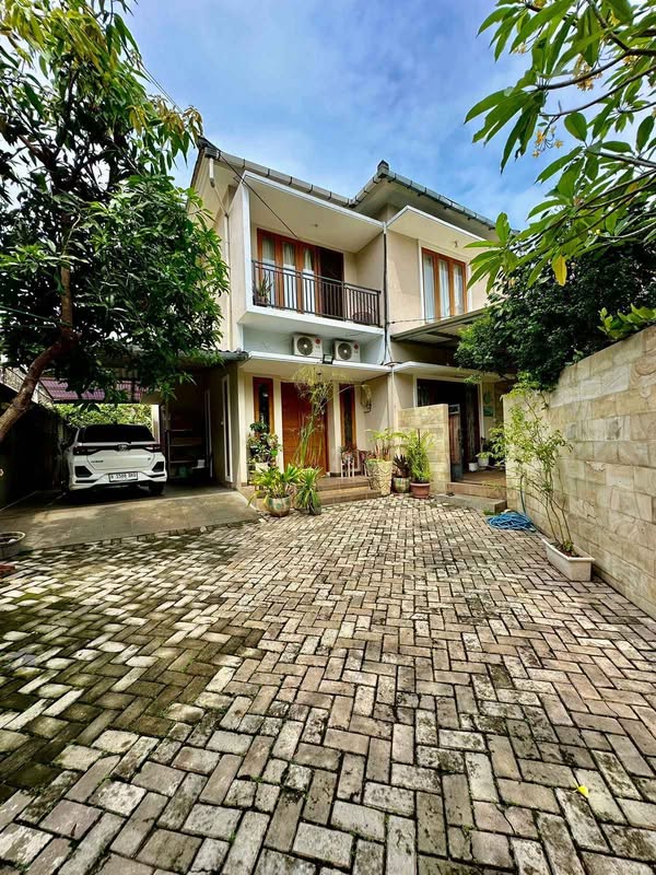 Tropical House Lebak Bulus