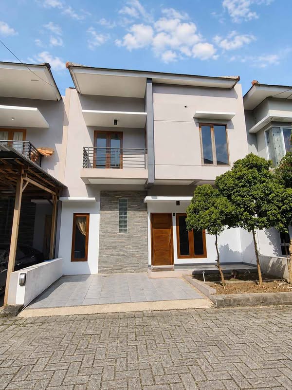 Rumah 2 Lantai Telukan Grogol Sukoharjo Cluster Tepi Jalan Raya