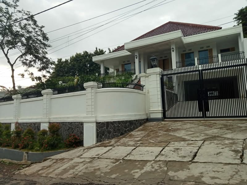 Vila Dekat Pantai Pelabuhan Ratu