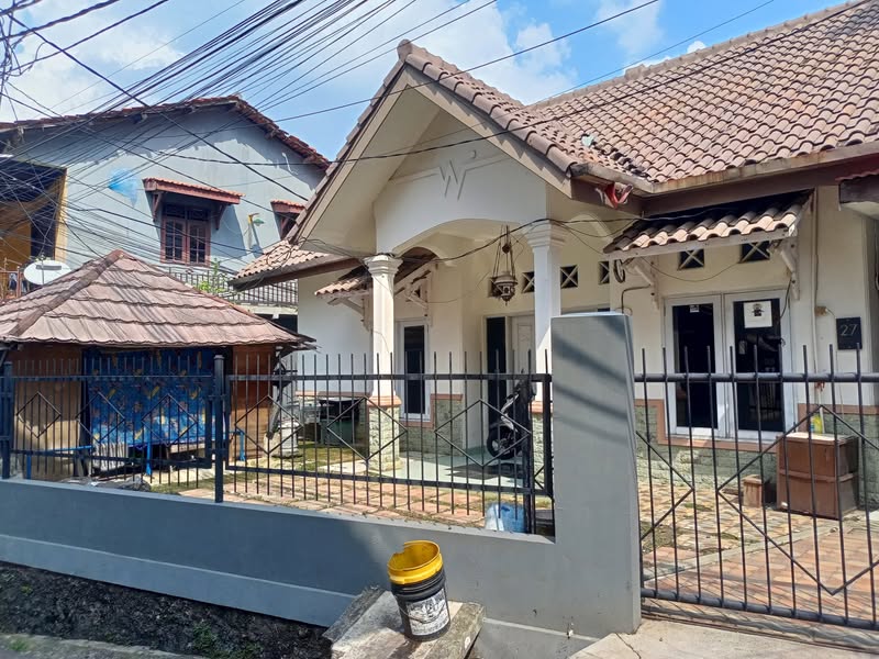 Rumah + Tanah Luas di Halim
