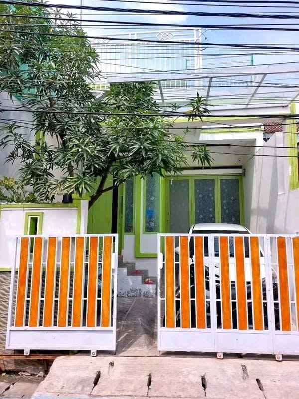 Rumah dua lantai Koja Jakarta Utara