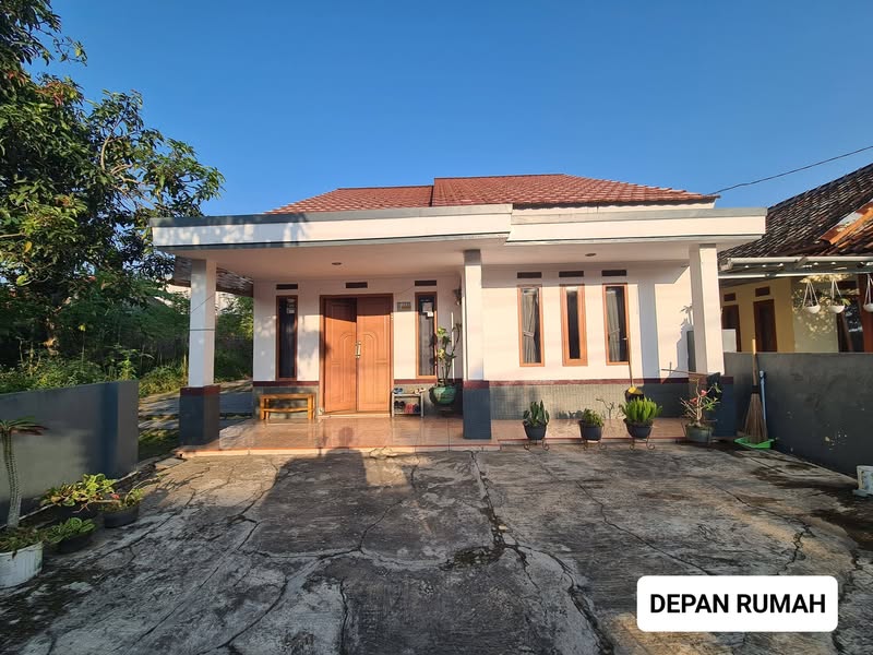 Rumah di Cibatu Sukawening Garut