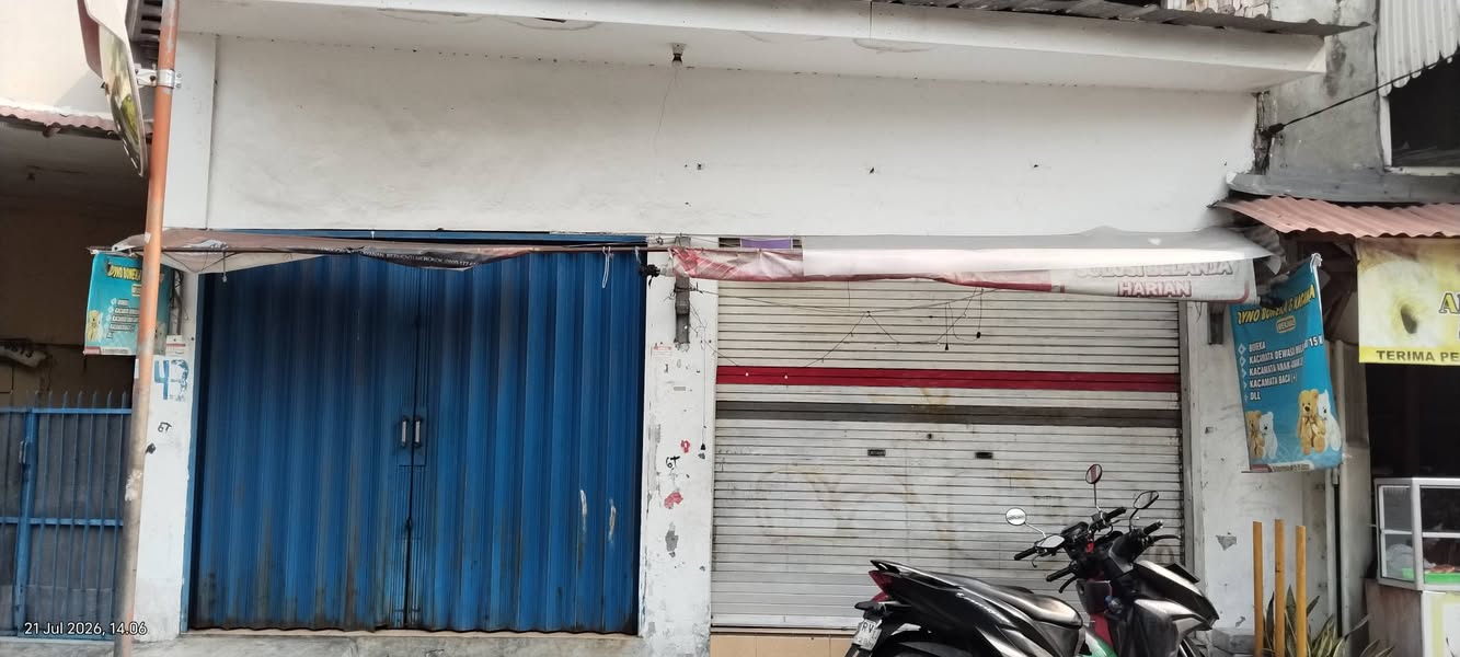 Kios kecil dgn 2roling jakarta pusat