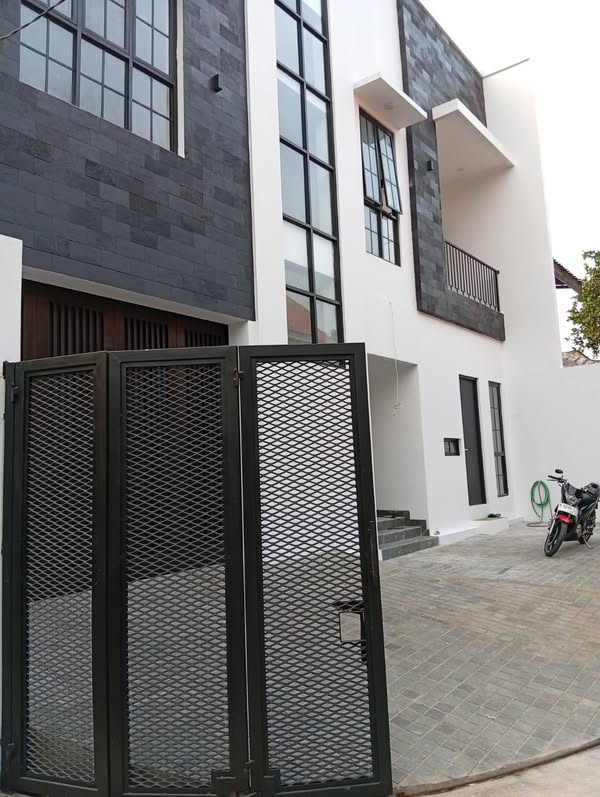 Rumah 3 lantai Tebet Timur
