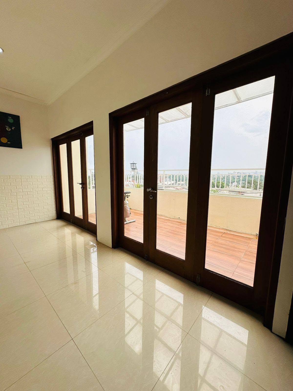 Foto 2 Dijual Rumah di KABUPATEN BOGOR - DIJUAL Rumah 3 lantai Surat SHM
