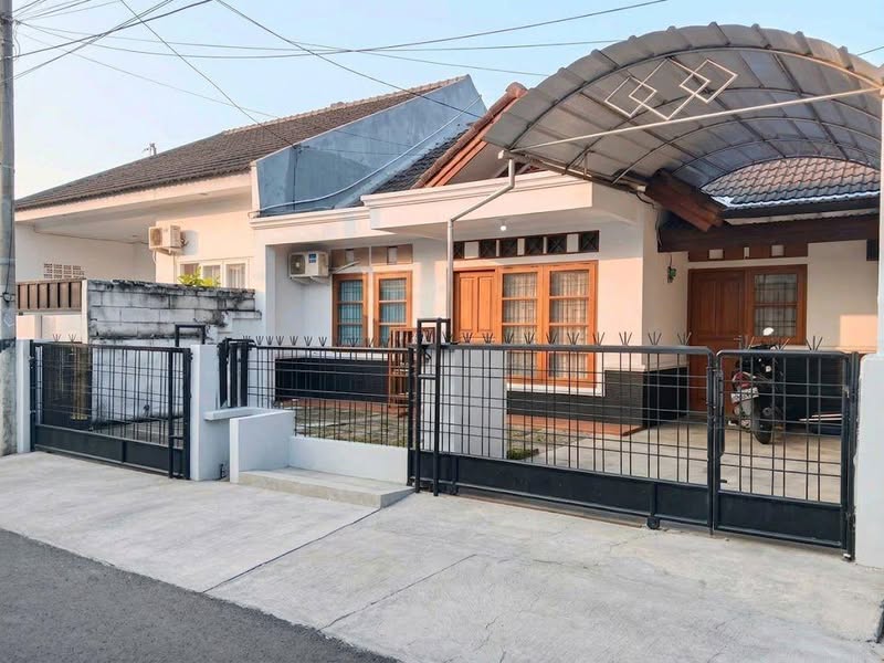 Rumah di Komplek Puri Anggrek