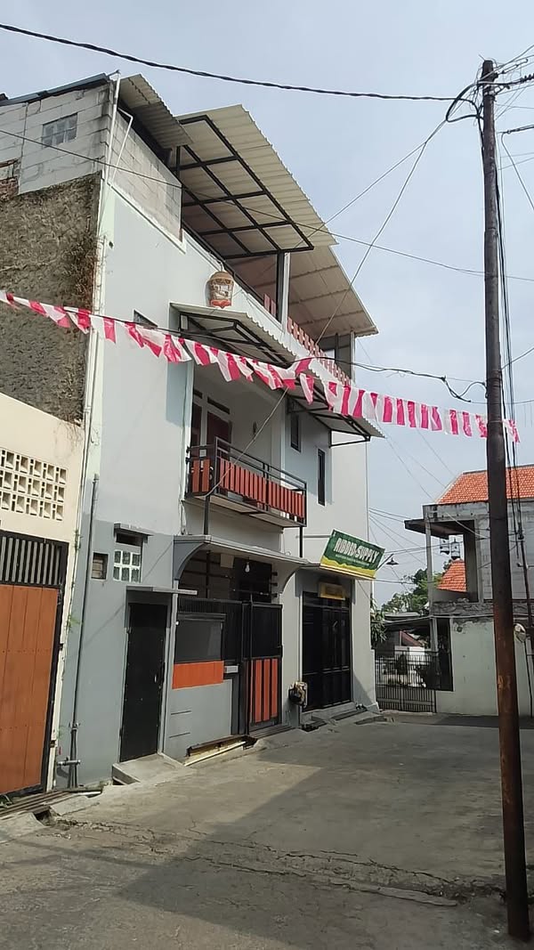 Dijual Jual Rumah 3 Lantai Luas 250/144 di Cimahi Bandung