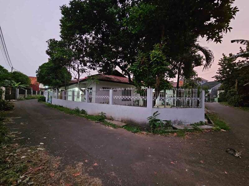 Dijual Rumah Hook 300/120 Strategis Dekat Jalur Angkot