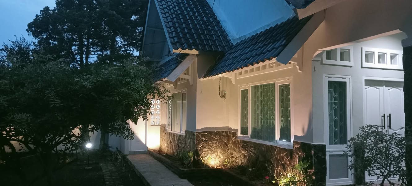 Dijual Villa Luas 640m dengan Saung dan Kolam di Cianjur