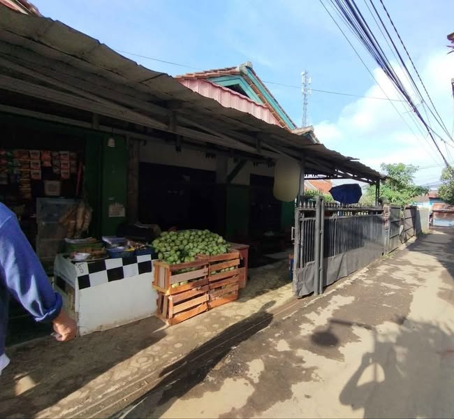 Dijual Rumah Siap Huni Warung di Karang Tengah Cibadak