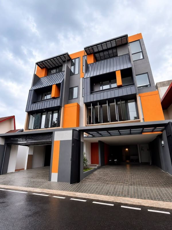 Dijual Jual Rumah Mewah Baru Kolam Renang Lift Private