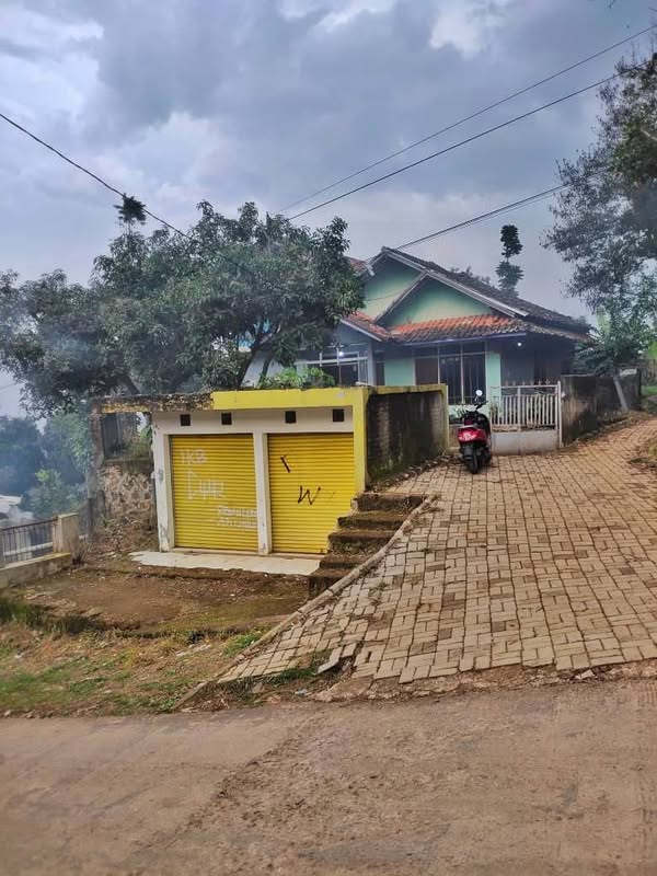 Dijual Rumah Luas di Cinanggela Pacet Termasuk Ruko