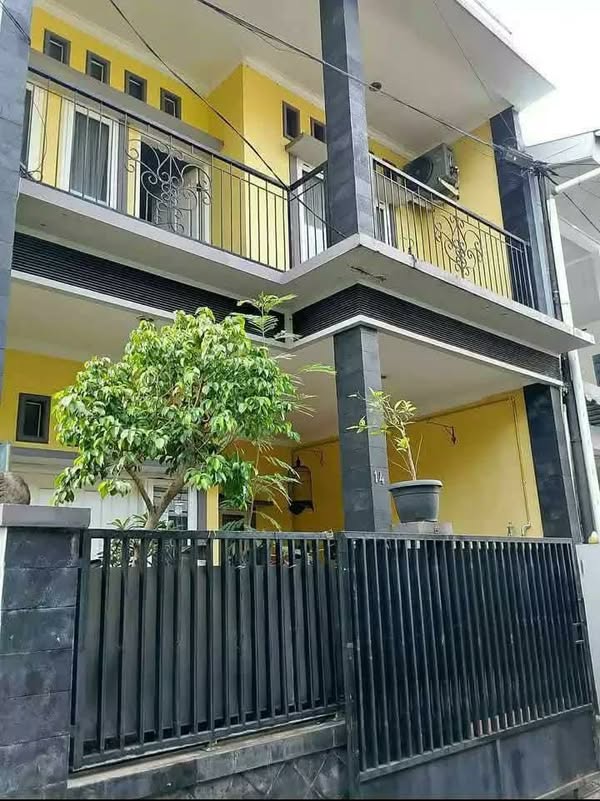 Dijual Rumah 2 Lantai Siap Huni di Pondok Kelapa - Strategis