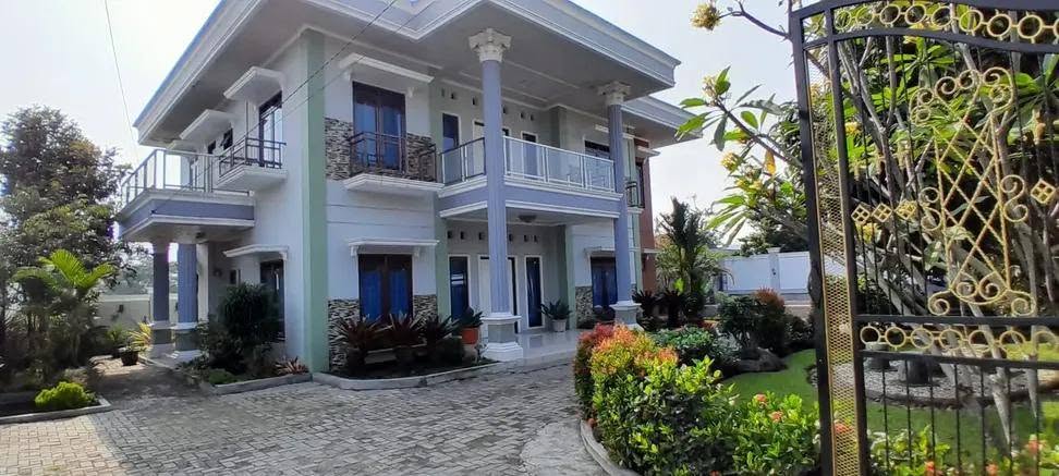 Dijual Rumah 5KT Kolam Renang Luas 880m2 di Ciawi Bogor