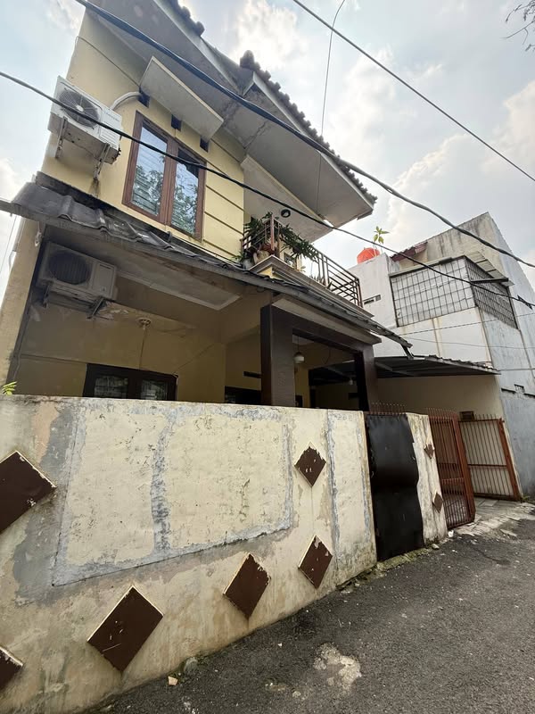 Dijual Rumah 2 Lantai SHM Full Furnished Jagakarsa