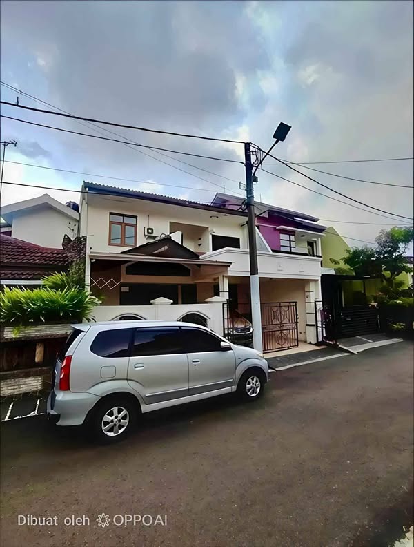 Dijual Rumah 2 Lantai Strategis Siap Huni di Cipinang Indah