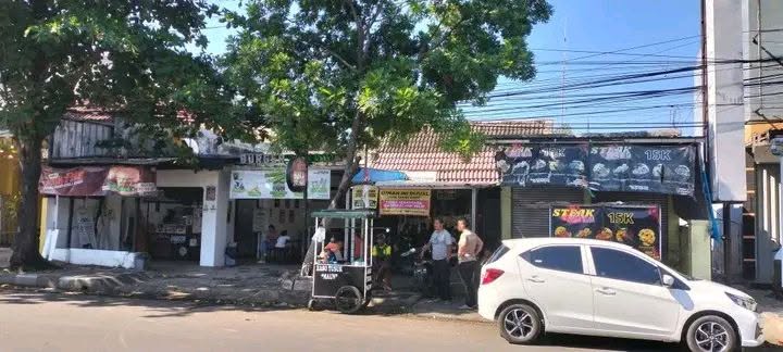 Dijual Tanah dan 2 Ruko Strategis Depan Bunderan Perahu