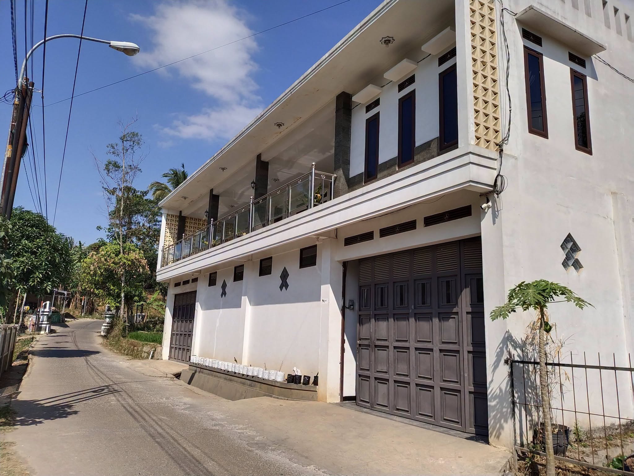 Rumah hunian mewah di tempat strategis,nyaman,asri & sejuk.