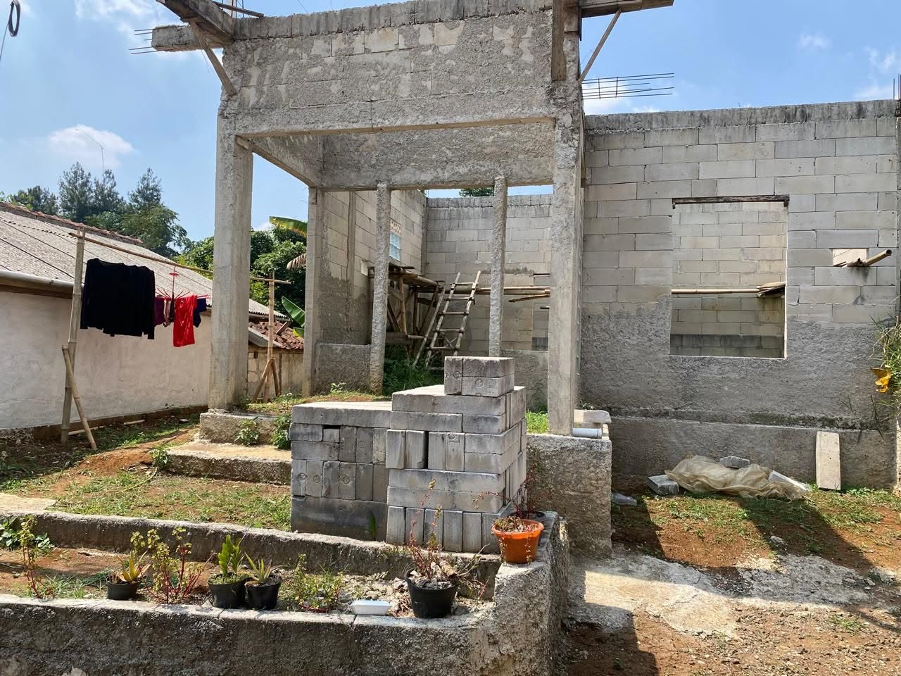 Dijual Pondasi Rumah Tinggal Diteruskan