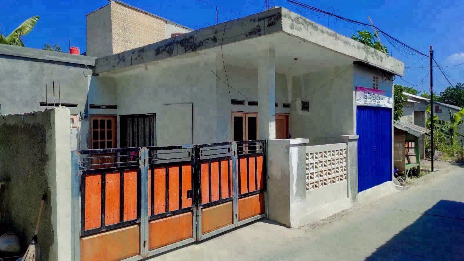 Dr jual rumah  akses mobil jln hidup selalu ramai yg lalu lalang/lewat