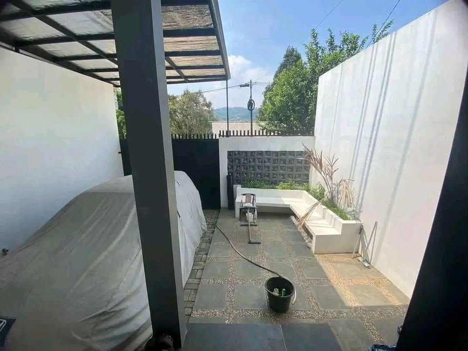 Foto 1 Dijual Rumah di KOTA BANDUNG - Rumah Cantik di Pinggir Jalan Sindanglaya Arcamanik
