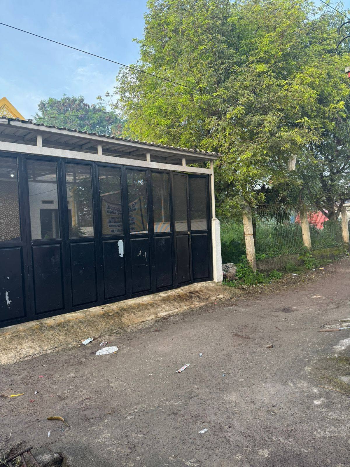 DIJUAL RUMAH SIAP HUNI (BISA DIKEMBANGKAN)