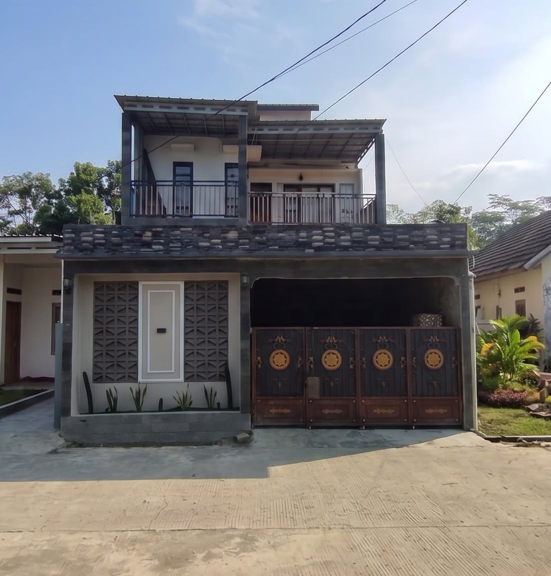 TURUN HARGA! Rumah 2 lantai siap huni.
