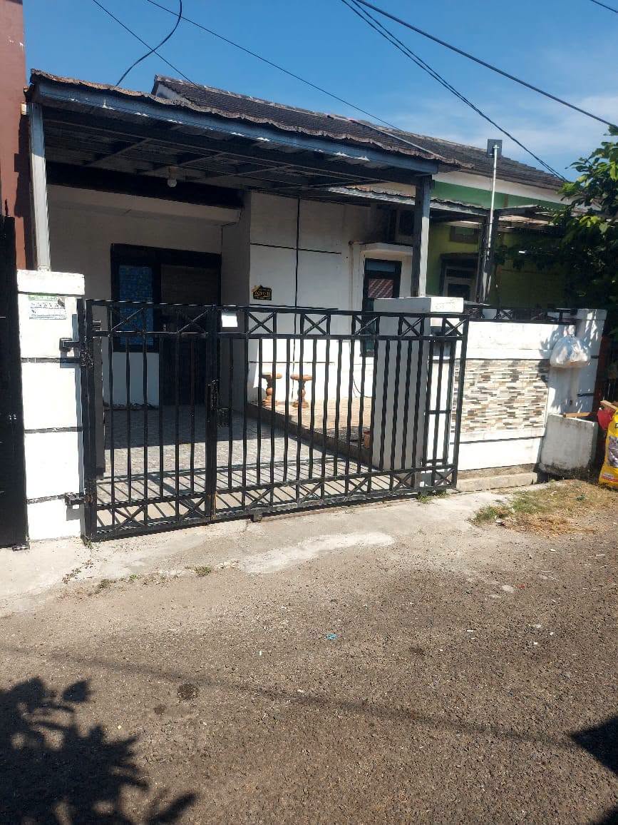 Dijual cepat dan murah !!! Rumah layak huni tinggal cat ulang aja.
