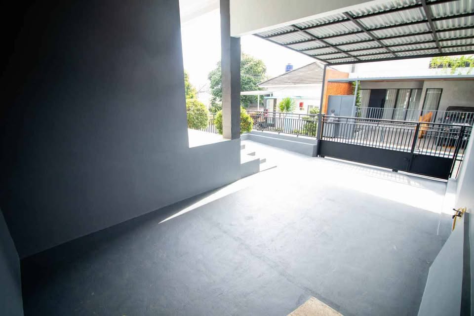 Foto 2 Dijual Rumah di KABUPATEN BANDUNG BARAT - Rumah Siap Huni Dengan Private Pool Indoor Dalam Perumahan