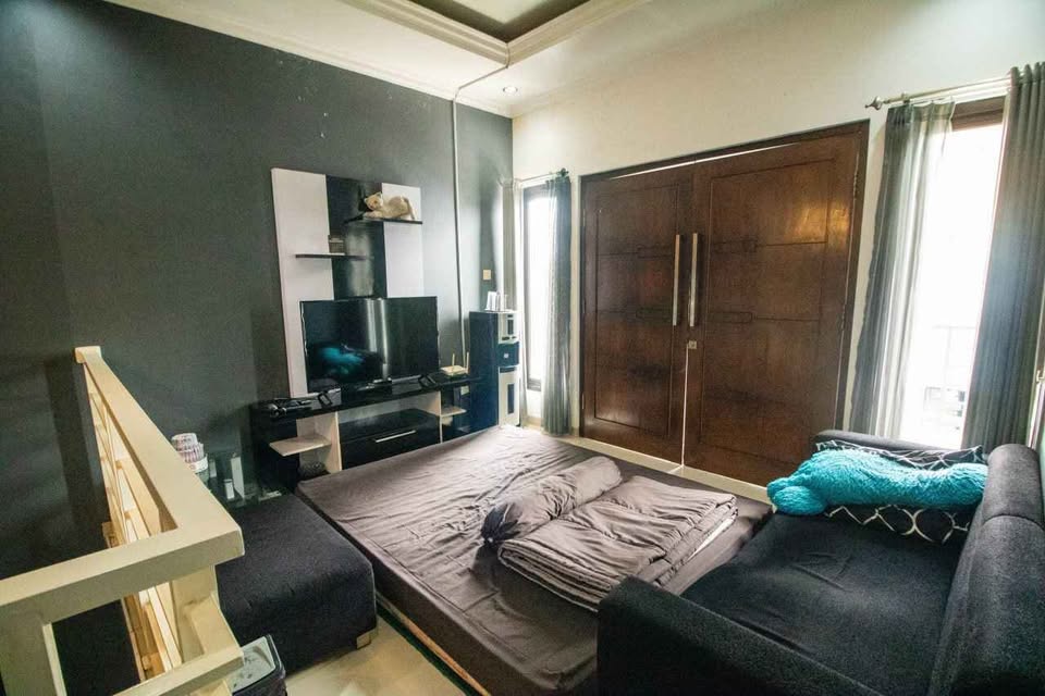 Foto 4 Dijual Rumah di KABUPATEN BANDUNG BARAT - Rumah Siap Huni Dengan Private Pool Indoor Dalam Perumahan