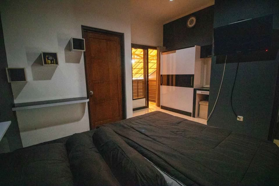 Foto 5 Dijual Rumah di KABUPATEN BANDUNG BARAT - Rumah Siap Huni Dengan Private Pool Indoor Dalam Perumahan