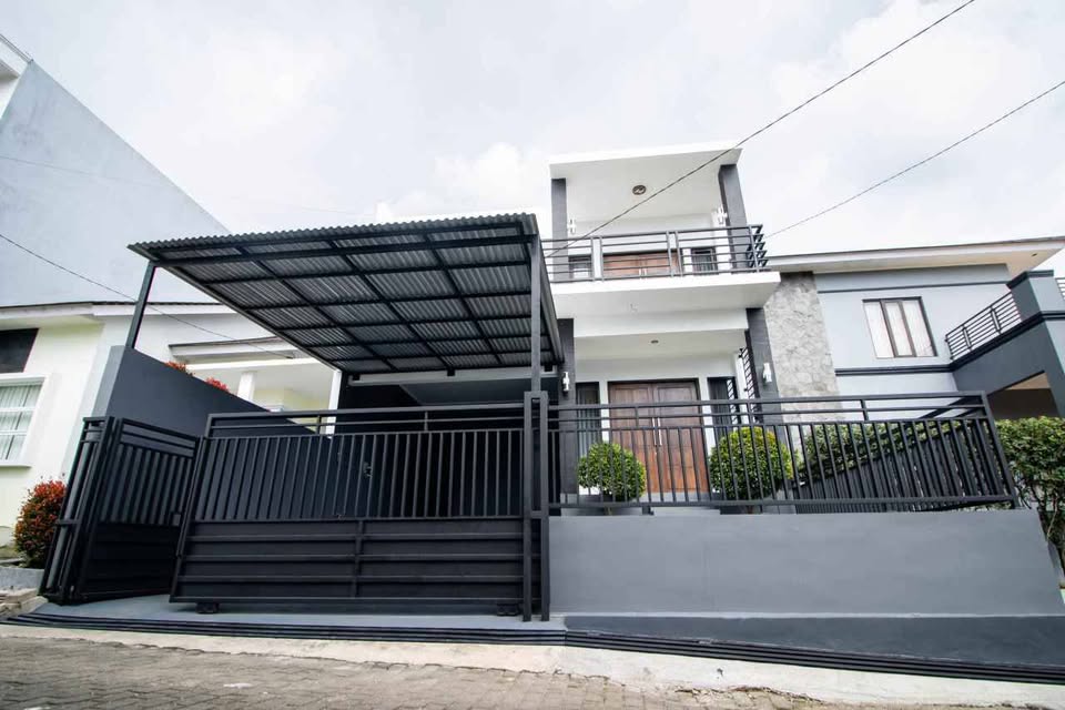Rumah Siap Huni Dengan Private Pool Indoor Dalam Perumahan