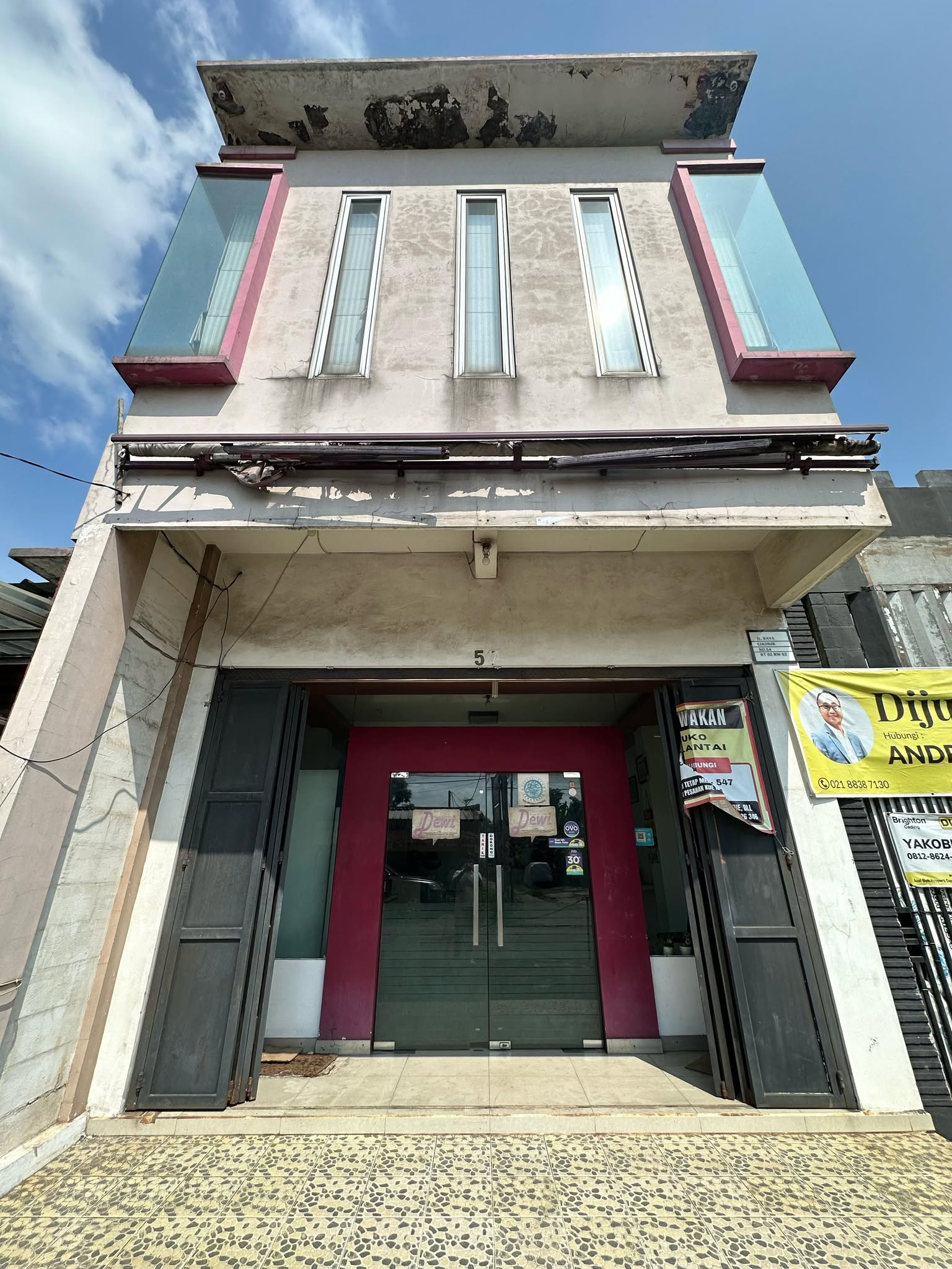 Foto 1 Disewakan Ruko di KOTA BEKASI - Disewakan / Dijual Ruko 3 Lantai Rooftop Bebas Banjir Jl Raya Cikunir