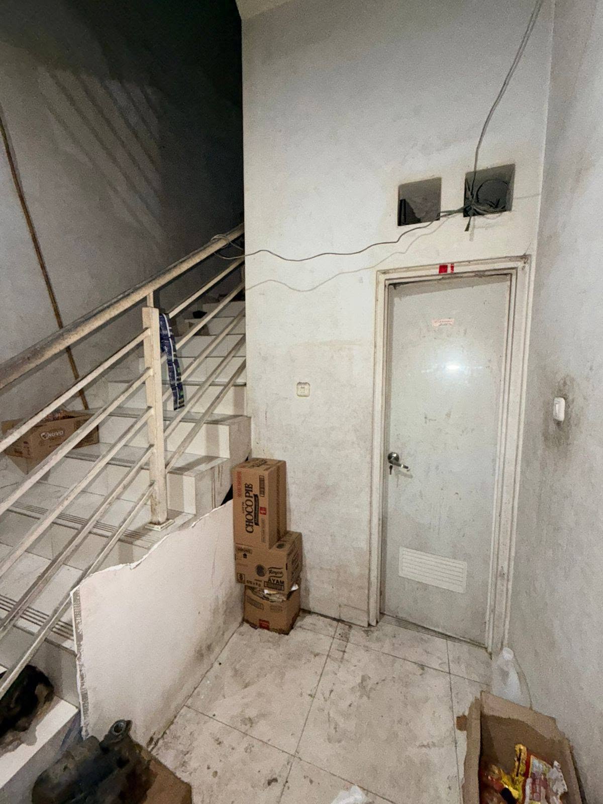 Foto 9 Dijual Ruko di KOTA BEKASI - Ruko Strategis 2,5 Lantai Pinggir Jalan Utama Jaticempaka Pondok Gede