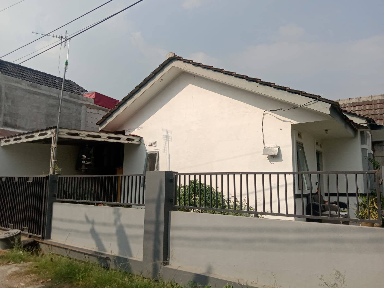 Foto 2 Dijual Rumah di KABUPATEN BOGOR - Bismillah  Cepet2n! Rumaj Hoek hanya 310 juta, dekat Lapangan dan Masjid