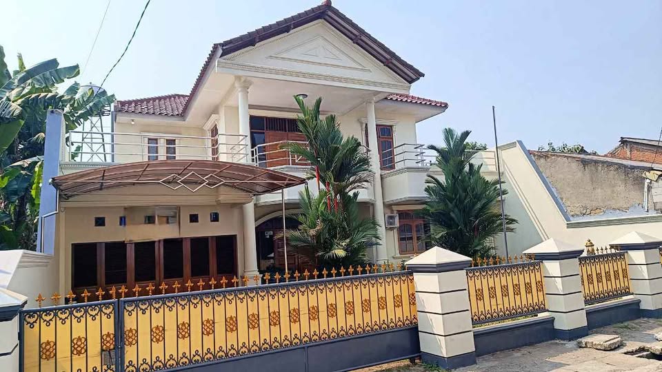 Dijual rumah mewah 2lantai milik keluarga dikawasan Jl.raya cinangka sawangan depok