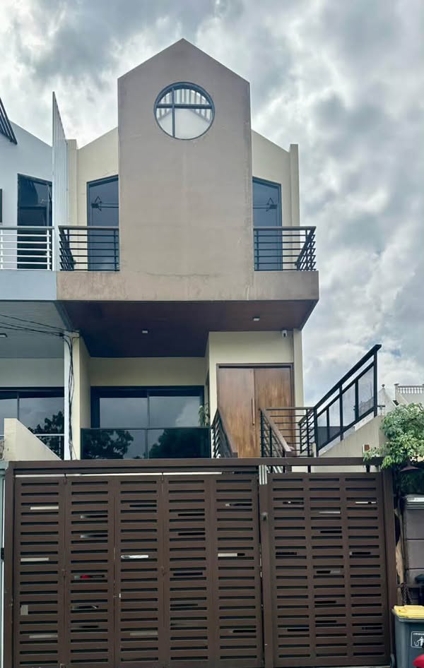 RUMAH STRATEGIS SEMI FURNISH JAKARTA TIMUR