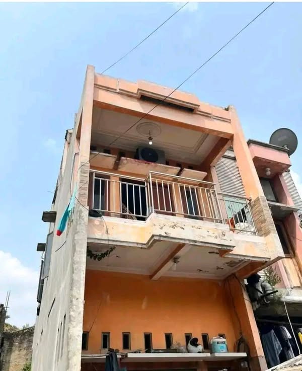 Rumah 3 lantai Kramat Jaya Koja